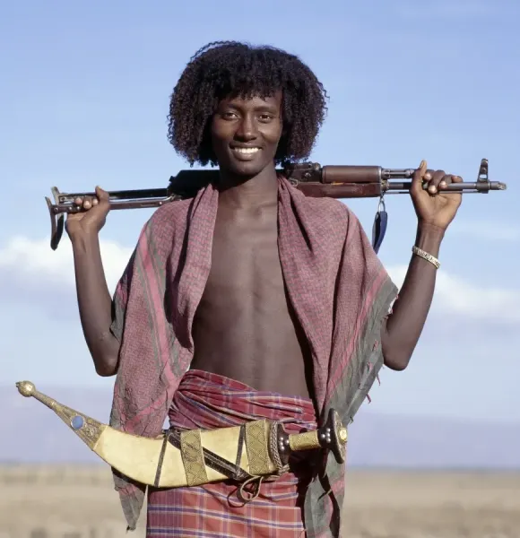 warriors-nomadic-afar-tribe-wear-hair-1642629.jpg